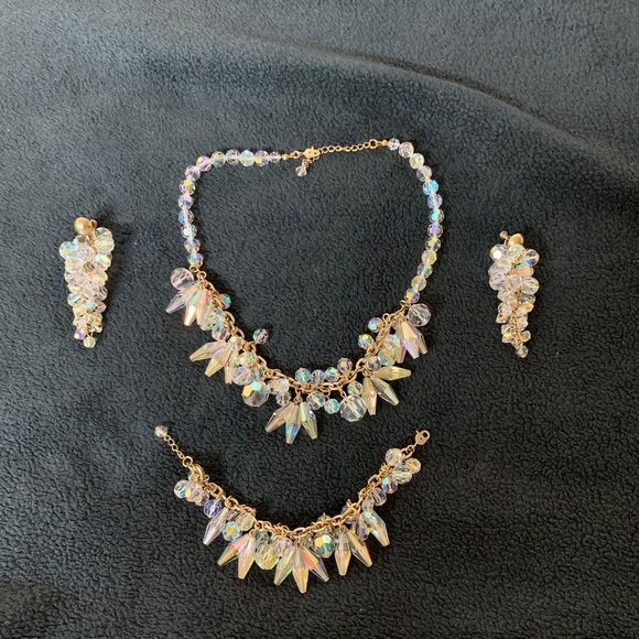 Accessories - full set with earring and bracelet